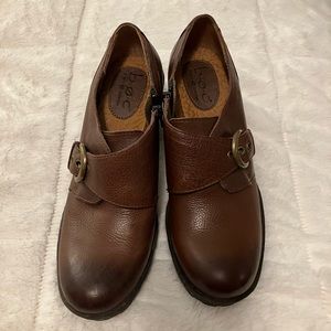 boc size 8.5, never worn booties. Smoke-free home. All zippers work.